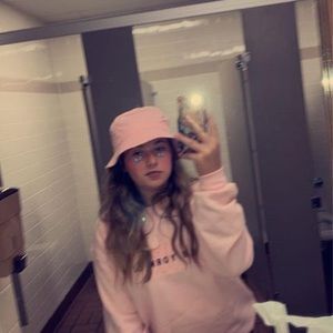 Meet your Posher, Avery